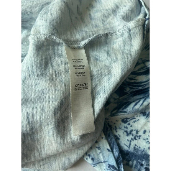 Chicos Women’s T-Shirt Blue White Abstract Art Animal Print sz 3 - Picture 4 of 6